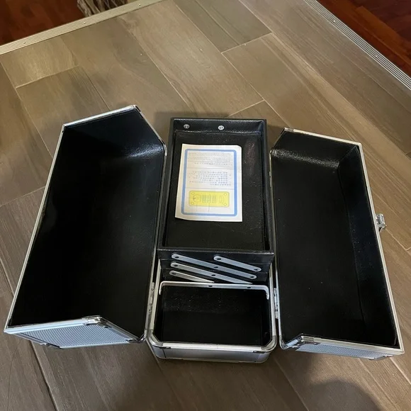 Professional Makeup Case - Picture 4 of 5